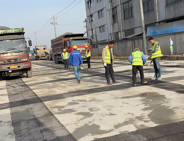 汉阳老材料的新故事：玻璃纤维土工格栅如何在‘白改黑’浪潮中重获新生？